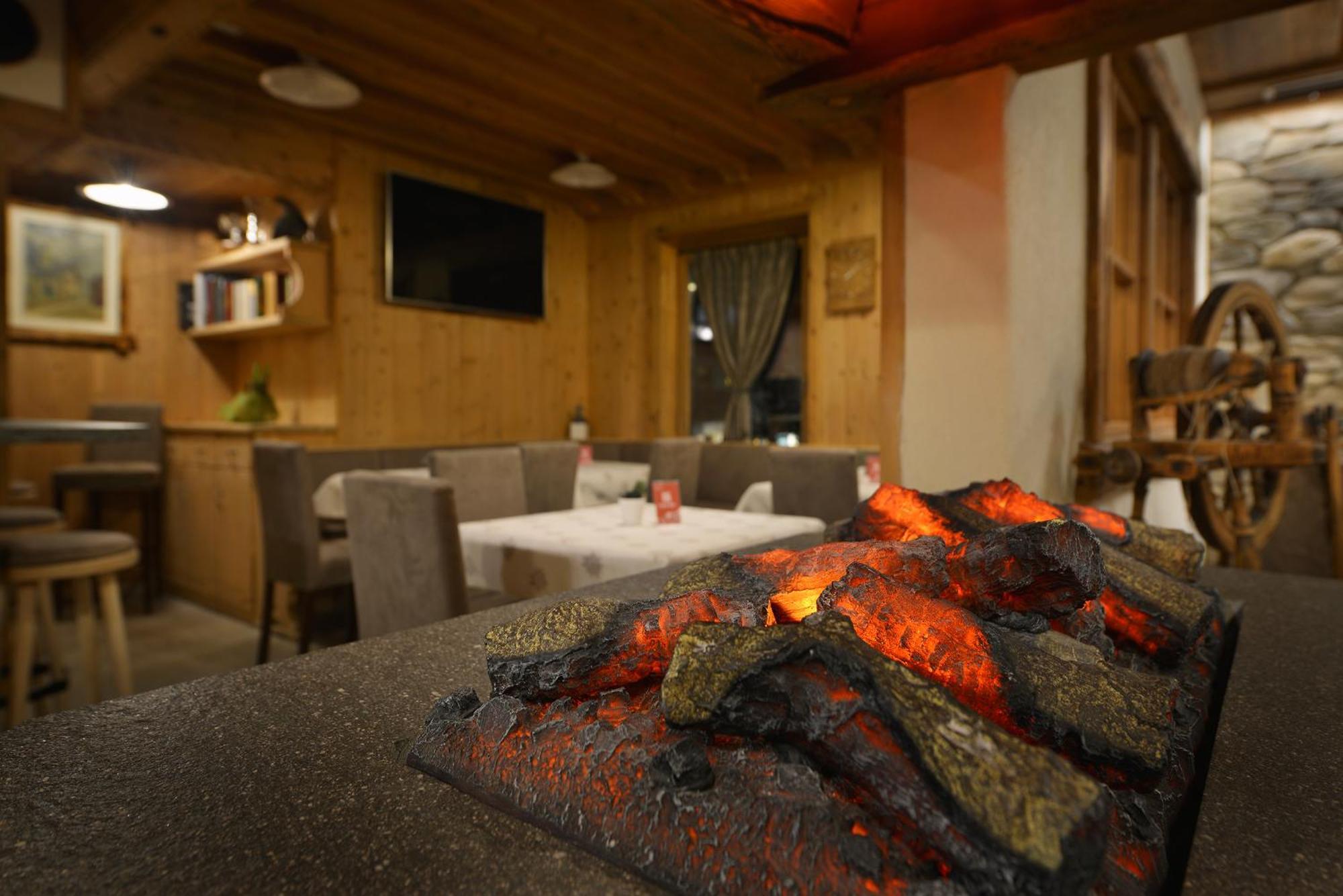 Hotel Crosal Livigno Exterior photo
